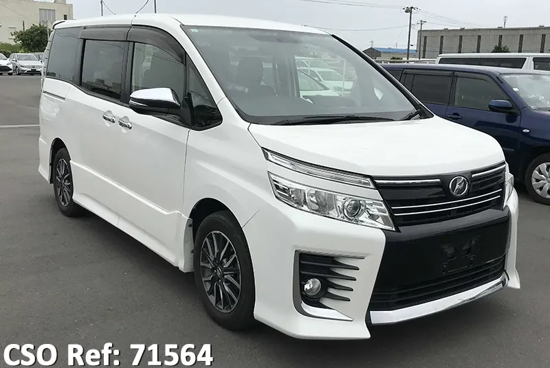 Toyota / Voxy 2015